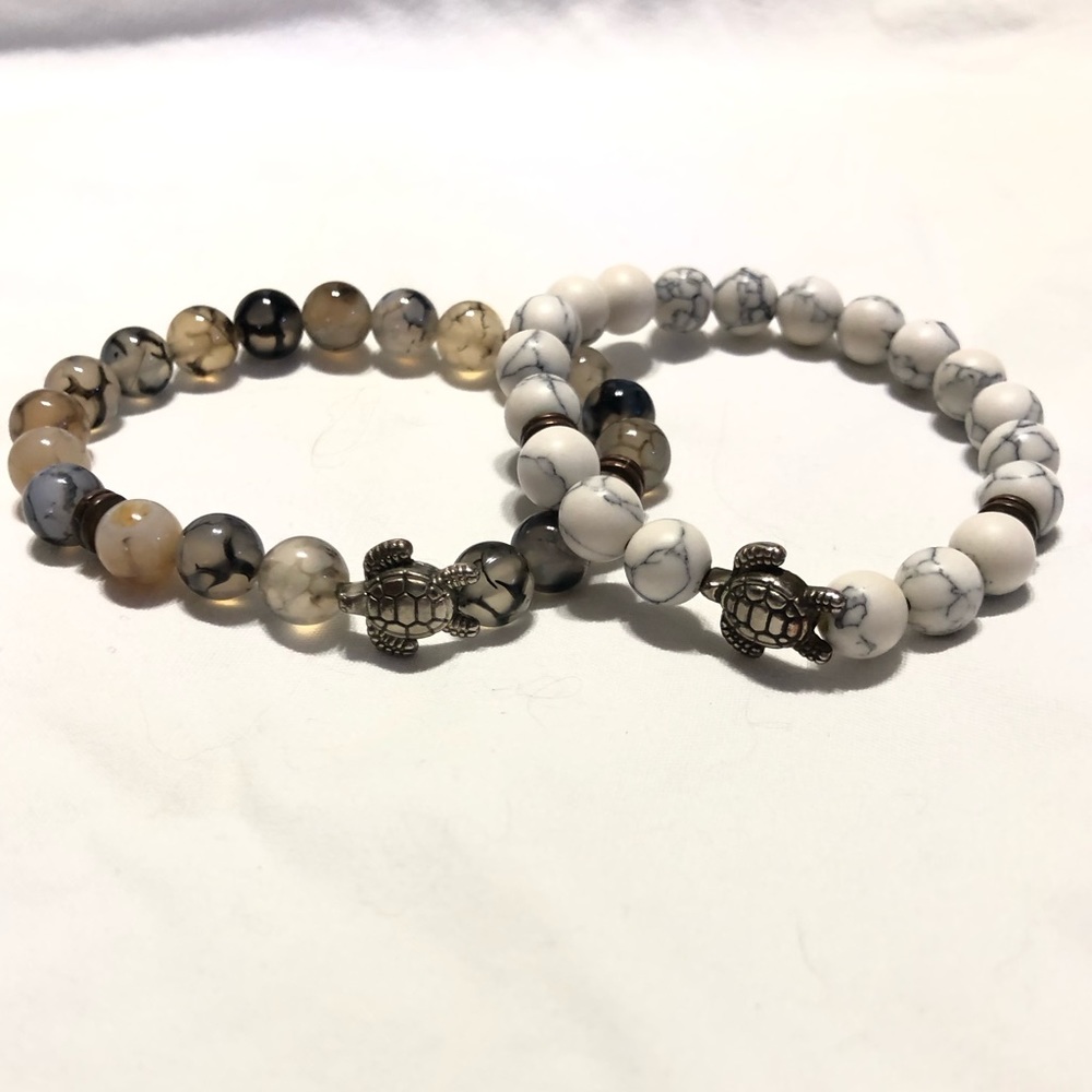 🐢 O & Co beaded bracelet with turtle charm